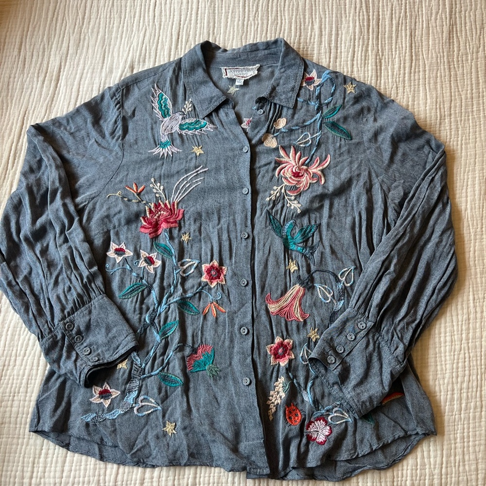 Johnny Was Gray Button-Up Shirt with Distressed Label